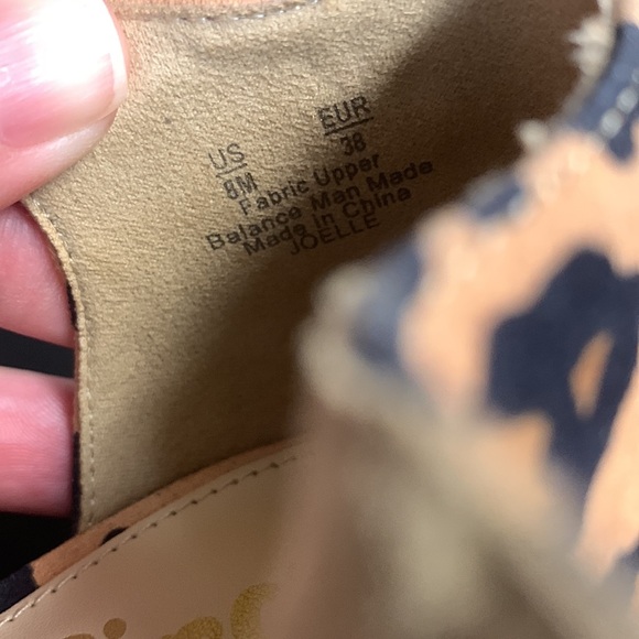 Heels - Picture 4 of 6